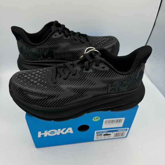 NWT Hoka Clifton 9 Women’s Running Shoes All Black Hoka one one NEW - Picture 5 of 14